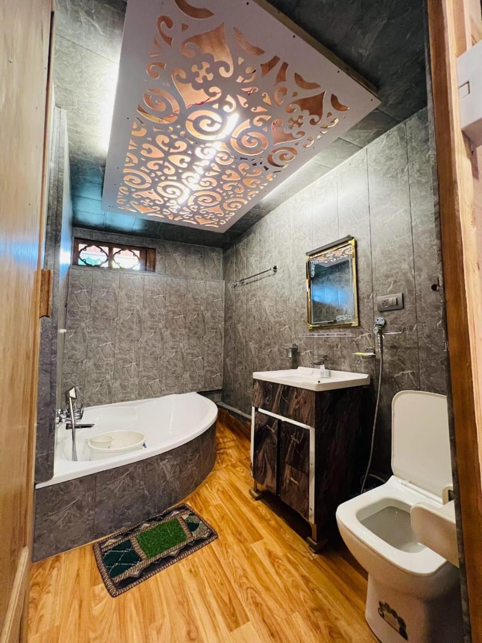 Hotel New Zealand Group Of Houseboats Srīnagar Esterno foto