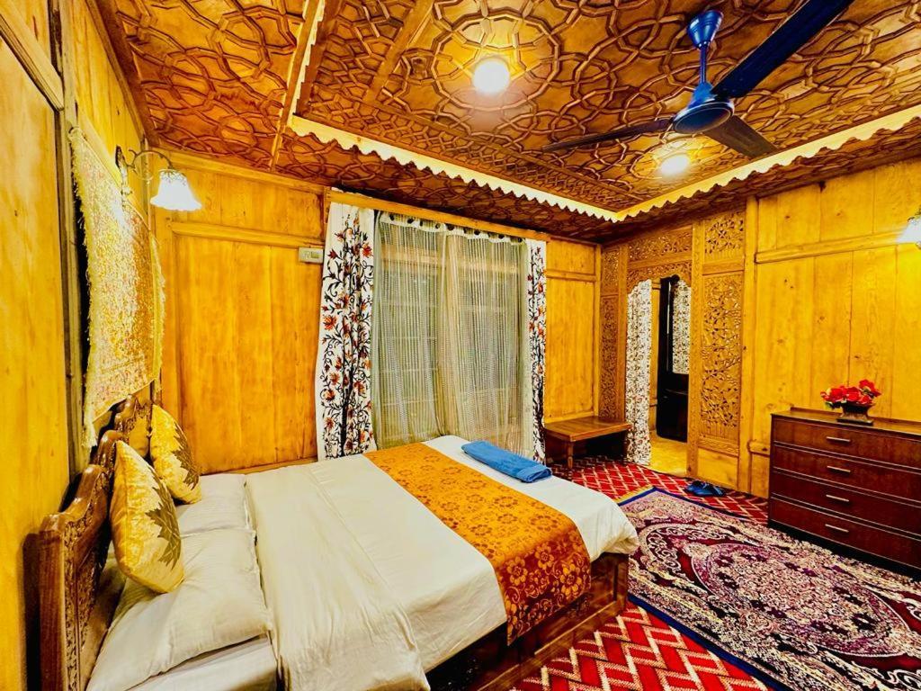 Hotel New Zealand Group Of Houseboats Srīnagar Esterno foto