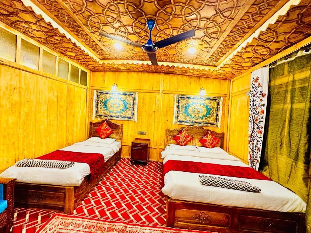 Hotel New Zealand Group Of Houseboats Srīnagar Esterno foto